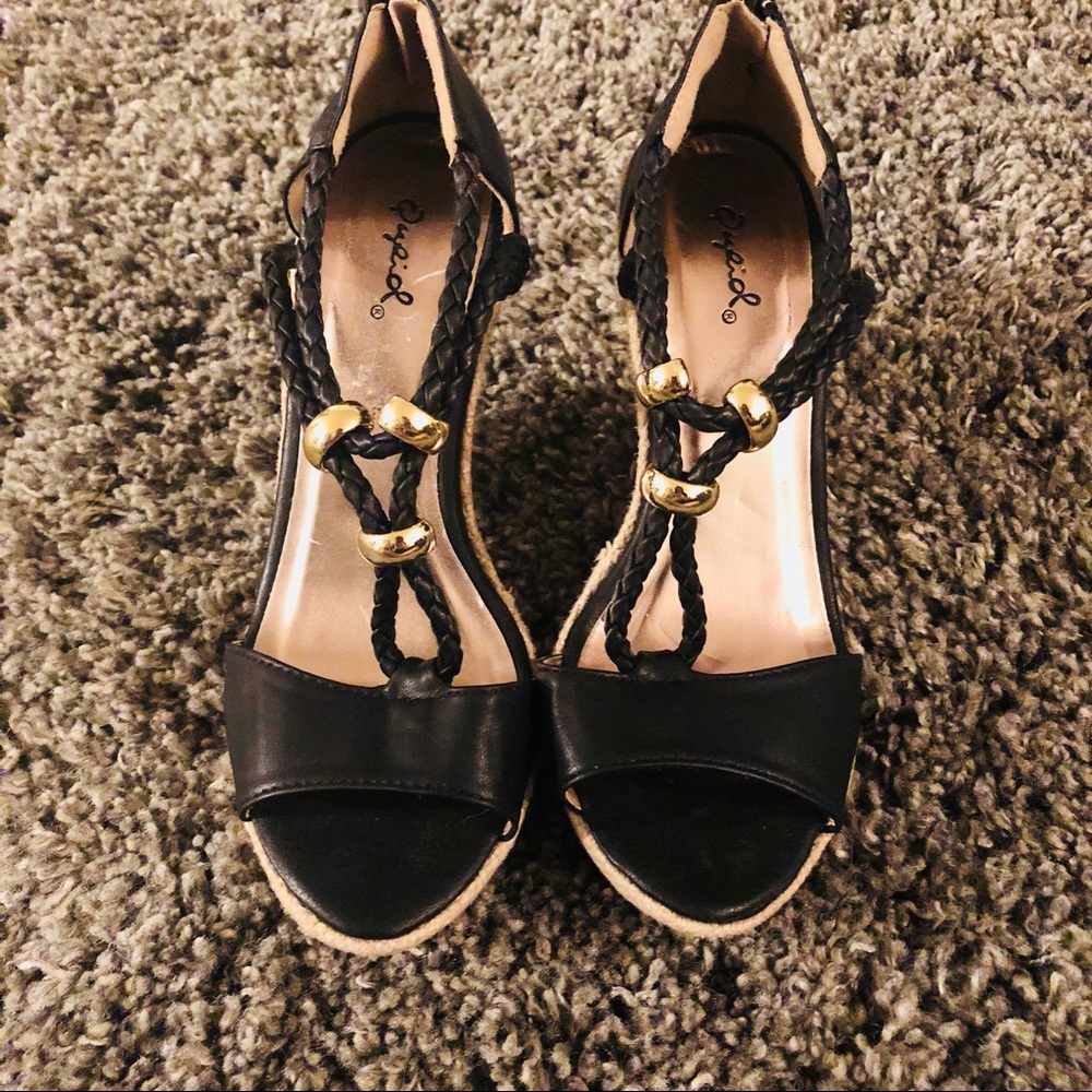 Qupid Wedges - Picture 1 of 3